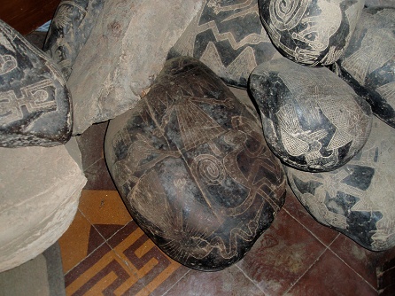 Piedra con l�neas de Nazca mono, alcatr�z
                          y c�ndor, juntos con un astr�nomo con
                          telescopio