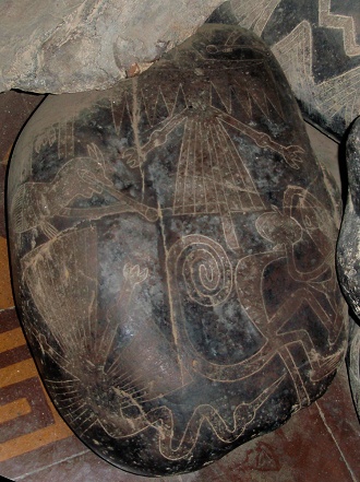 Piedra con l�neas de Nazca mono, alcatr�z
                          y c�ndor, juntos con un astr�nomo con
                          telescopio, primer plano