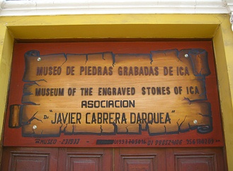 Entrada 03, la placa