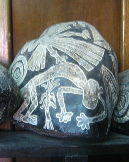 Piedra con el mono y el c�ndor de
                            Nazca