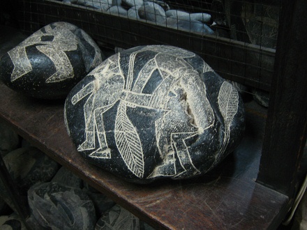Dos piedras con homos