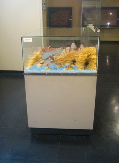 The showcase with a Stone Age model of
                            hunters and gatherers shows also the first
                            agriculture