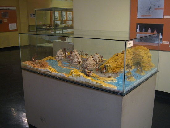The showcase with it's Stone Age model,
                            sight half from the side