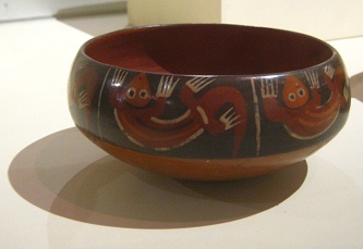 Plate with the drawing of a lizard