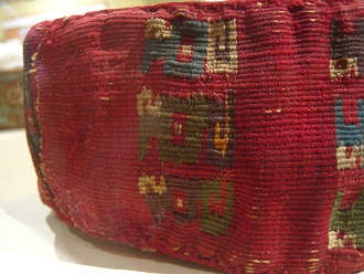 Banda de un gorro de la cultura Wari
                            02, detalle 02