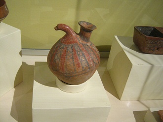 Botella de cer�mica de la
                                    cultura Chincha con dise�os
                                    gr�ficos