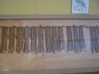Showcase with talking knots
                                    ("quipus"), first
                                    close-up