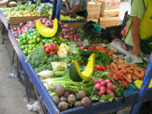 Marktstand mit Gem�seauswahl 01