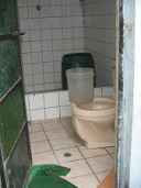 Lima,
                    distrito de Comas, ba�o y ducha sin agua