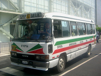 Miraflores, Avenida Arequipa,
                          gr�n-weiss-roter Bus
                          ("Spaghettibus") der Buslinie NM28
                          von San Martin de Porres nach Barranco