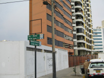 Strassenschilder der Kreuzung Ca. Roma -
                          Malecon Cisneros
