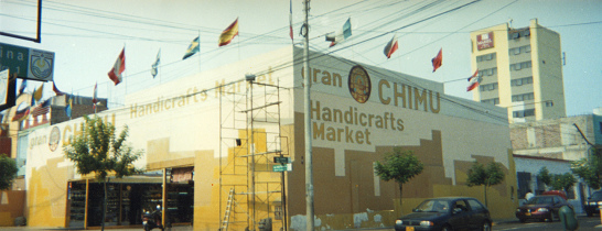 Miraflores, Avenida Thouars, Fassade des
                        Marktes f�r Kunsthandwerk (artesan�a) der
                        Chimu-Kultur