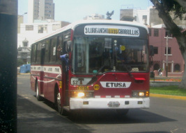Miraflores, Avenida Bolognesi, nuevo bus
                        rojo de la l�nea EO35 de Chorrillos a
                        Lurigancho