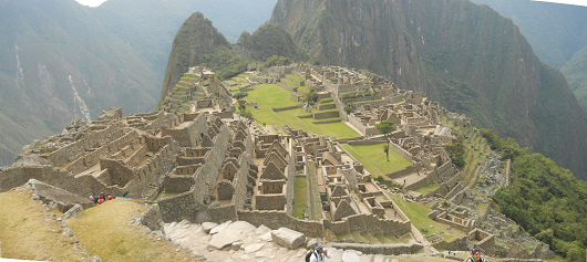 Vista con las ruinas de Machu Picchu, panorama