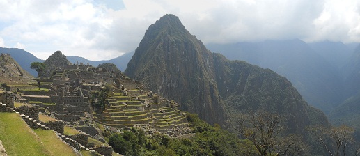 Vista a los cerros con el mirador Huaynapicchu