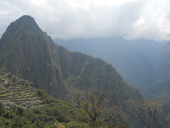 Terrazas con el mirador Huaynapicchu 02