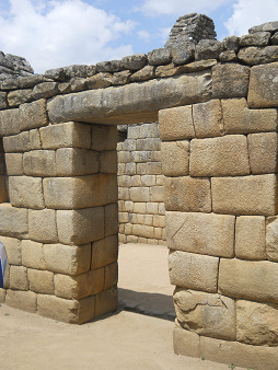 Cuartos del Inca, la puerta exterior