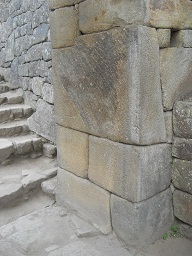 Pared interior de la Puerta del Sol principal
                    02