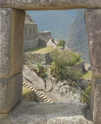 Templo de 3 ventanas: vista por una ventana