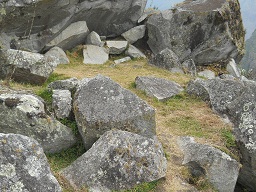 Cantera de Machu Picchu: piedra con superficie
                    plana
