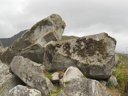 Cantera de Machu Picchu: piedra con superficie
                    plana y con �ngulos rectos