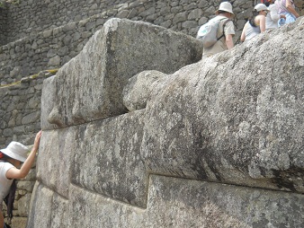 Cuarto de meditaci�n, la esquina del muro,
                    primer plano