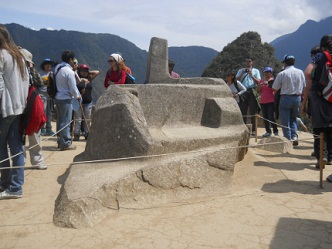 Machu Picchu: la piedra del reloj solar 08