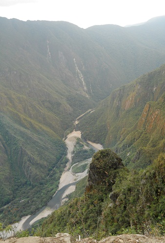 Camino al puente Inca, vista al valle Urubamba,
                    foto panor�mica