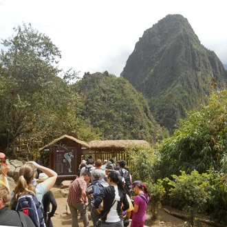 Cola en la entrada a la zona del mirador
                    Huaynapicchu, foto panor�mica