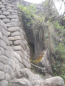 Camino al mirador Huaynapicchu, la
                            entrada al pueblito del mirador Huaynapicchu
                            Camino al mirador Huaynapicchu, la entrada
                            al pueblito del mirador Huaynapicchu, foto
                            1
