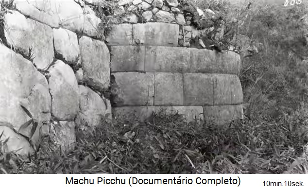 Bingham in Machu Picchu 1912: Eine runde Mauer mit grossen Blocksteinen (Ort nicht bestimmbar) ist von B�umen und Buschwerk befreit