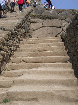 Die Treppen in Machu Picchu sind teilweise aus einem St�ck