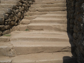 Die Treppen in Machu Picchu sind teilweise aus einem St�ck, Nahaufnahme