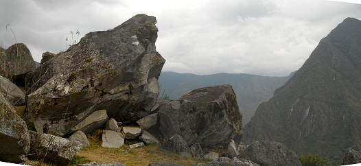 Der grosse Steinbruch von Machu Picchu: Gigastein mit flacher, geschnittener Fl�che, Panoramafoto