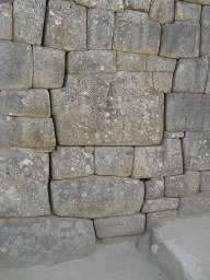 Machu Picchu, grosse Seitenmauer, Nahaufnahmen 9