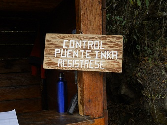 Spaziergang zur Inkabr�cke, Wachh�uschen /
                    W�rterh�uschen / Kontrollh�uschen, das Schild