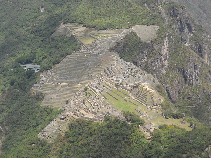 R�ckweg von Huaynapicchu, Sicht auf Machu
                    Picchu, Nahaufnahme 02