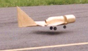Il modello di aereo con design di
                                Bogot� decolla bene...