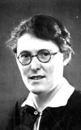 Maria Reiche ca. in den 1930er
                Jahren in Peru, Portrait. Die Kurzsichtigkeit wurde erst
                in Peru entdeckt, und seither war sie Brillentr�gerin
                [7].