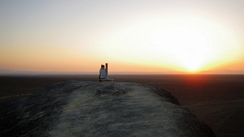 Aussichtsh�gel bei Km 422 der s�dlichen
                        Panamericana mit Sonnenuntergang �ber der Ebene
                        von Nasca