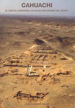 La Gran Pir�mide de Cahuachi cerca de
                            Nasca, foto a�rea en la portada del cuaderno
                            de Josue Lancho Rojas "Cahuachi. El
                            centro ceremonial en adobe m�s grande del
                            mundo"
