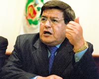 Alcalde Cesar
              Acu�a Peralta, Trujillo 2010 [1], �no ha visto esa miseria
              de piletas y de basura y de luz en sus barrios laterales?