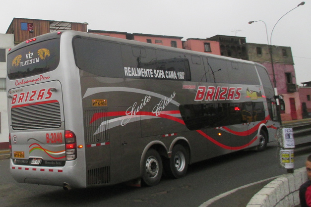 La empresa de buses "Las Brizas" con un bus
          "VIP Platinum" y "sofa cama" - pero el
          contenido fue una tortura - n�mero de la placa W1K-956 -
          �BASURA!