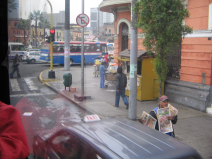 Fahrt am Bolognesi-Platz (Plaza Bolognesi)
                        (01)
