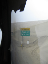 Panamericana, Warnschild
                        "Nebelzone" ("Zona de
                        neblina")