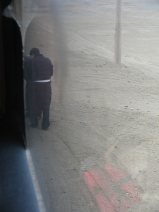 Busfahrer vor R�tselreifen (10)