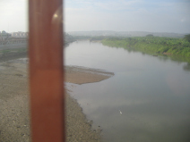 Panamericana in Nord-Peru, Fluss�berquerung
                        vor Tumbes (01)