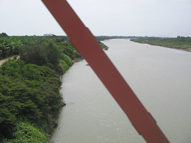 Fluss�berquerung des Tumbes-Flusses bei
                          Tumbes (02)