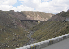 Sicht auf das Tal mit Br�cke (02)