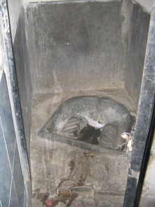 Steh-WC im WC-H�sli der Rastst�tte ohne
                          Sp�lung